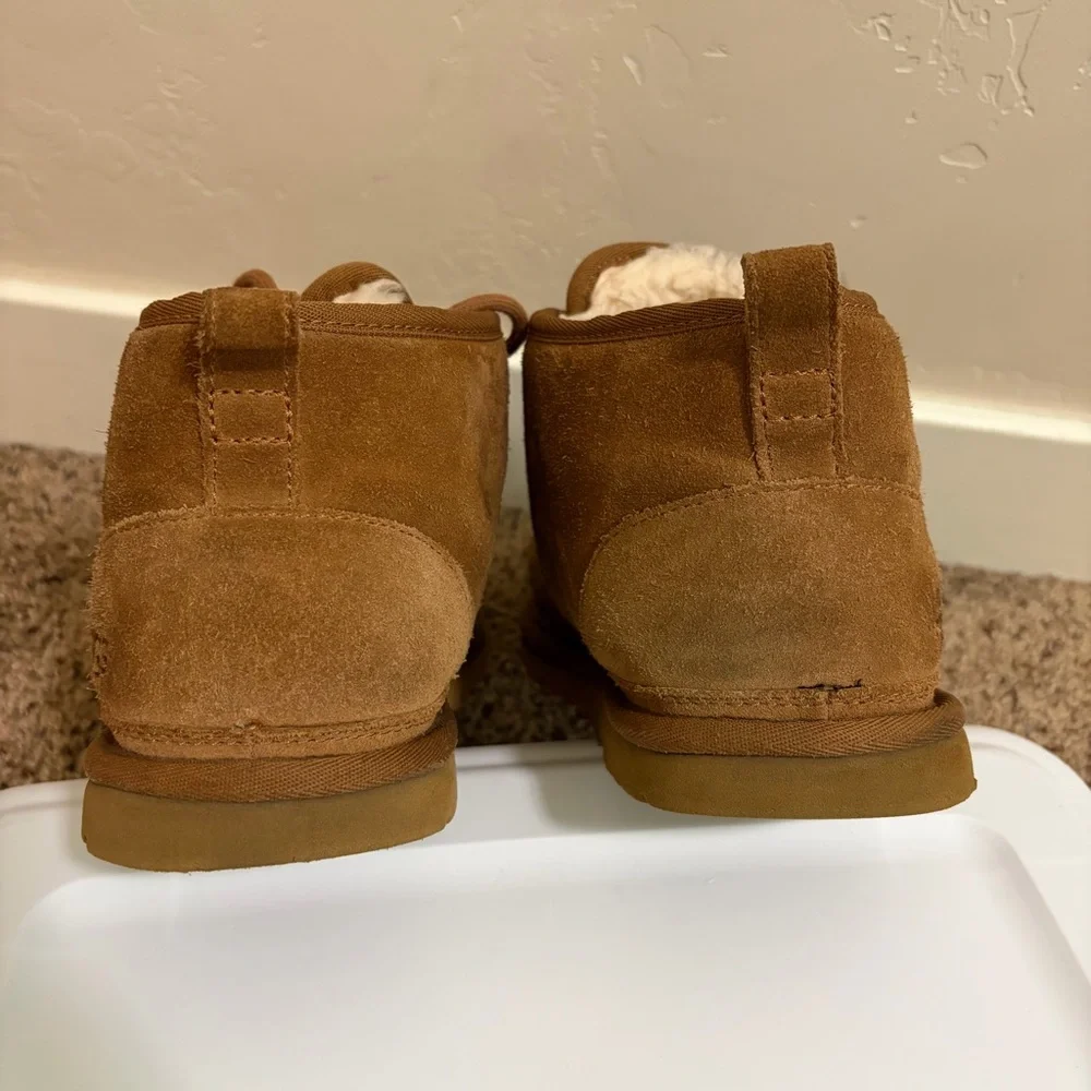 UGG Neumel Men’s Suede Chukka Boots Size 8, Chestnut Brown
